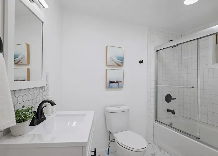 Apartment Shadyside, !2 Bright And Stylish With Free Parking