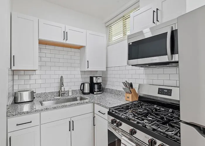 Apartment Shadyside, !2 Bright And Stylish With Free Parking *