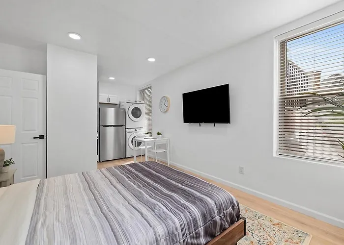 Apartment Shadyside, !2 Bright And Stylish With Free Parking *